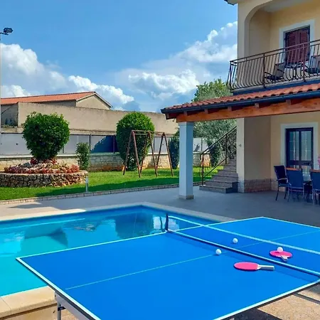 Dom wakacyjny Beautiful In With Private Swimming Pool, Be Inside Or Outside