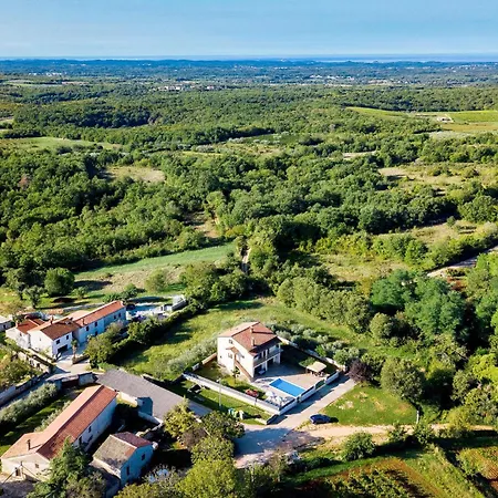 Beautiful In With Private Swimming Pool, Be Inside Or Outside * Radovani