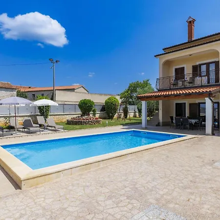 Dom wakacyjny Beautiful In With Private Swimming Pool, Be Inside Or Outside