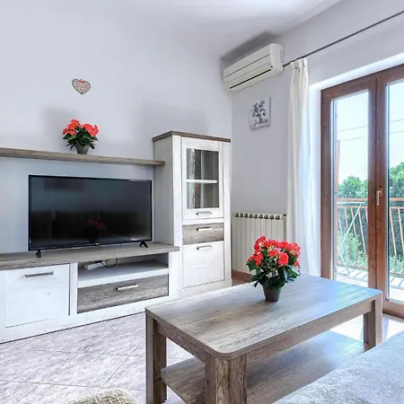 Beautiful In With Private Swimming Pool, Be Inside Or Outside * Radovani